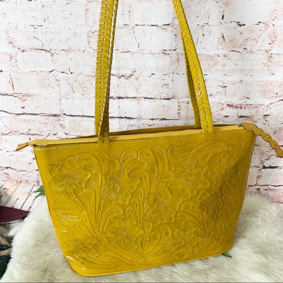Handcrafted Alexandro Yeo Tooled Yellow Purse - Picture 3 of 9